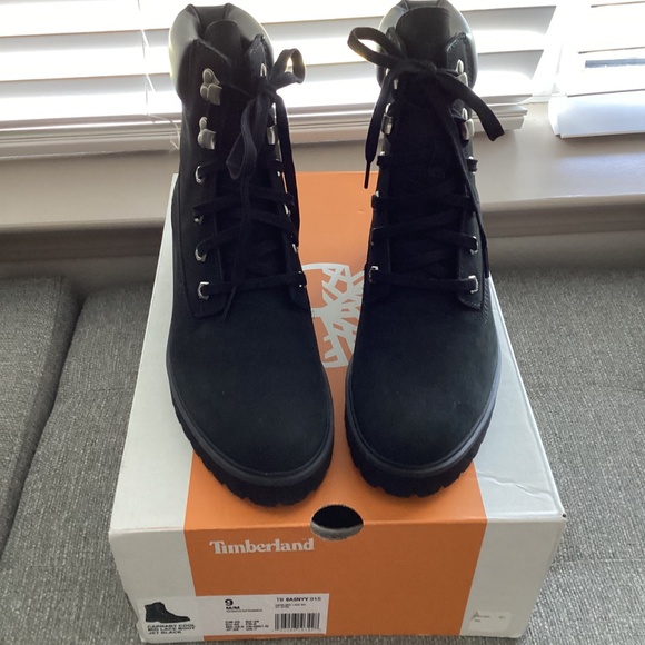 Timberland Women's Carnaby Cool 6" Water Resistant Boots, size 9 - Picture 3 of 12